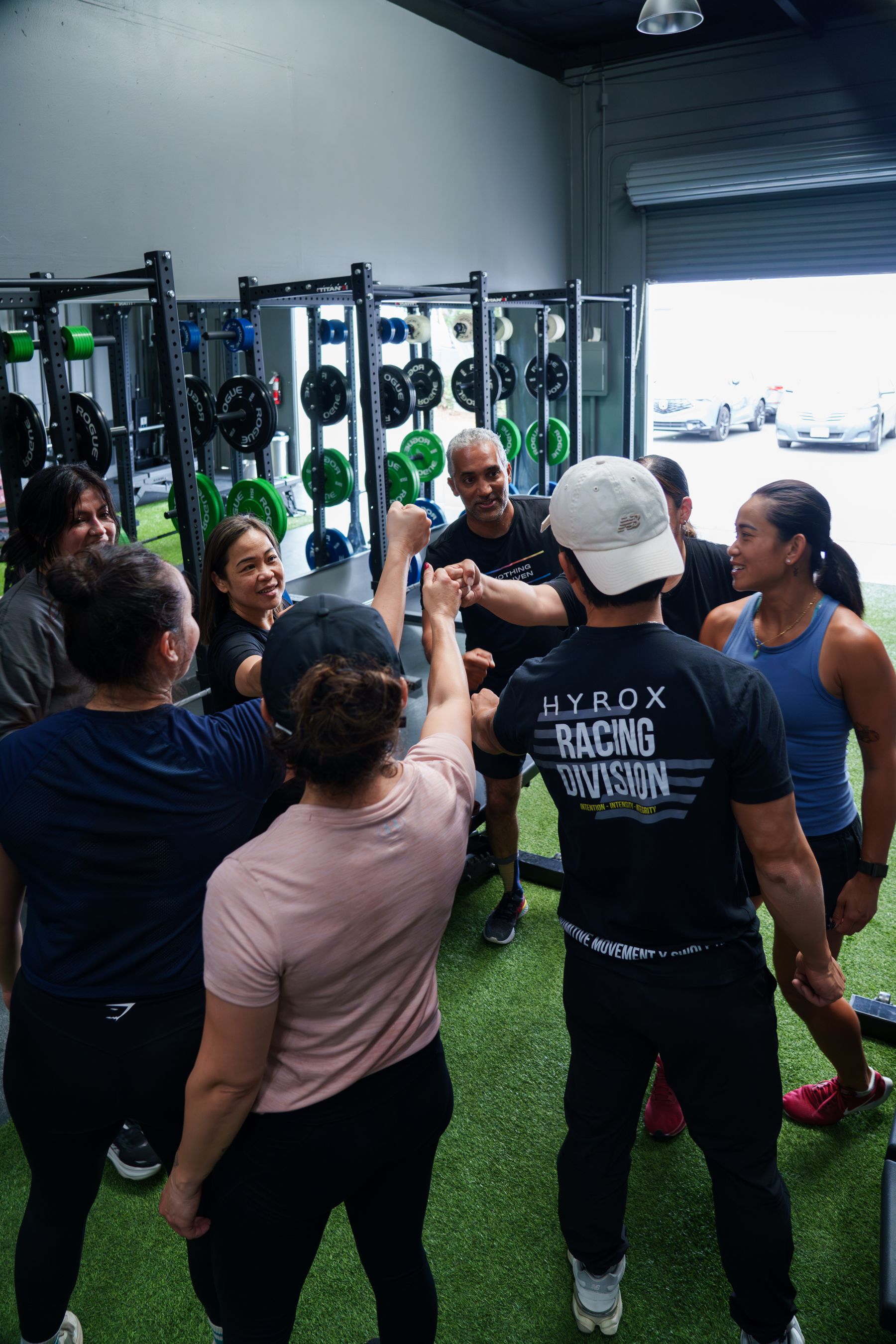 Gemeinsames funktionelles Training in einer Fitnessbox